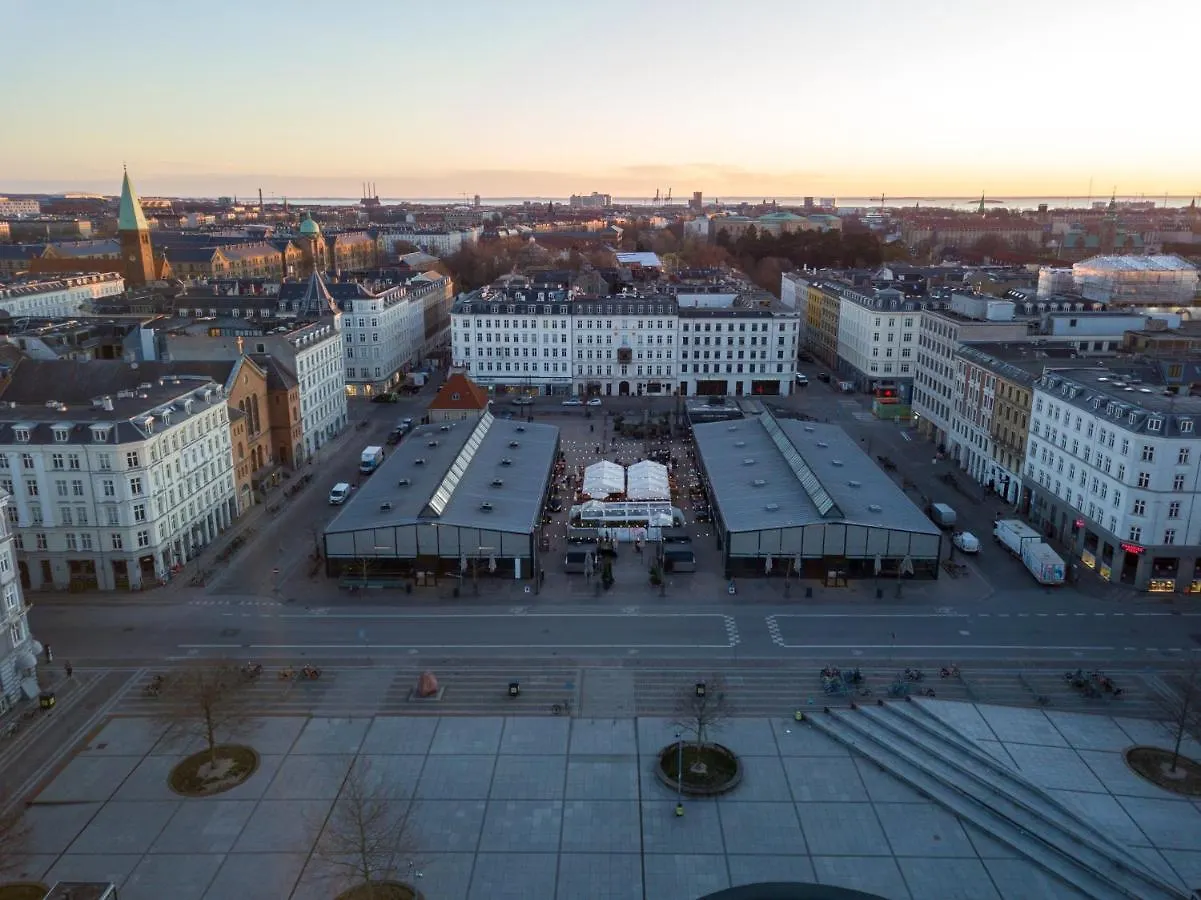 Big 4 Bedroom Apartment With Bathtub By Cph City Hall Square Copenhague