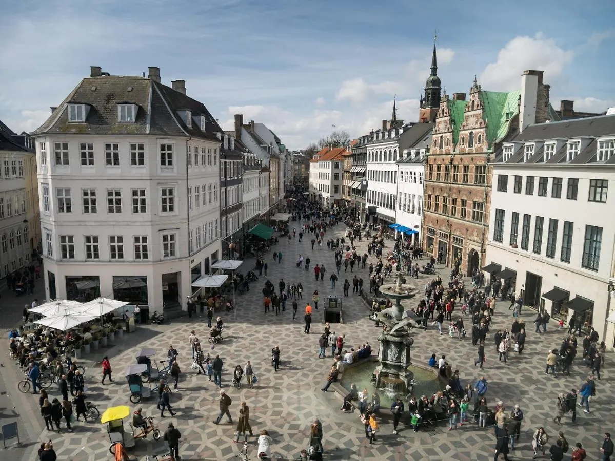 Big 4 Bedroom Apartment With Bathtub By Cph City Hall Square Copenhague Dinamarca