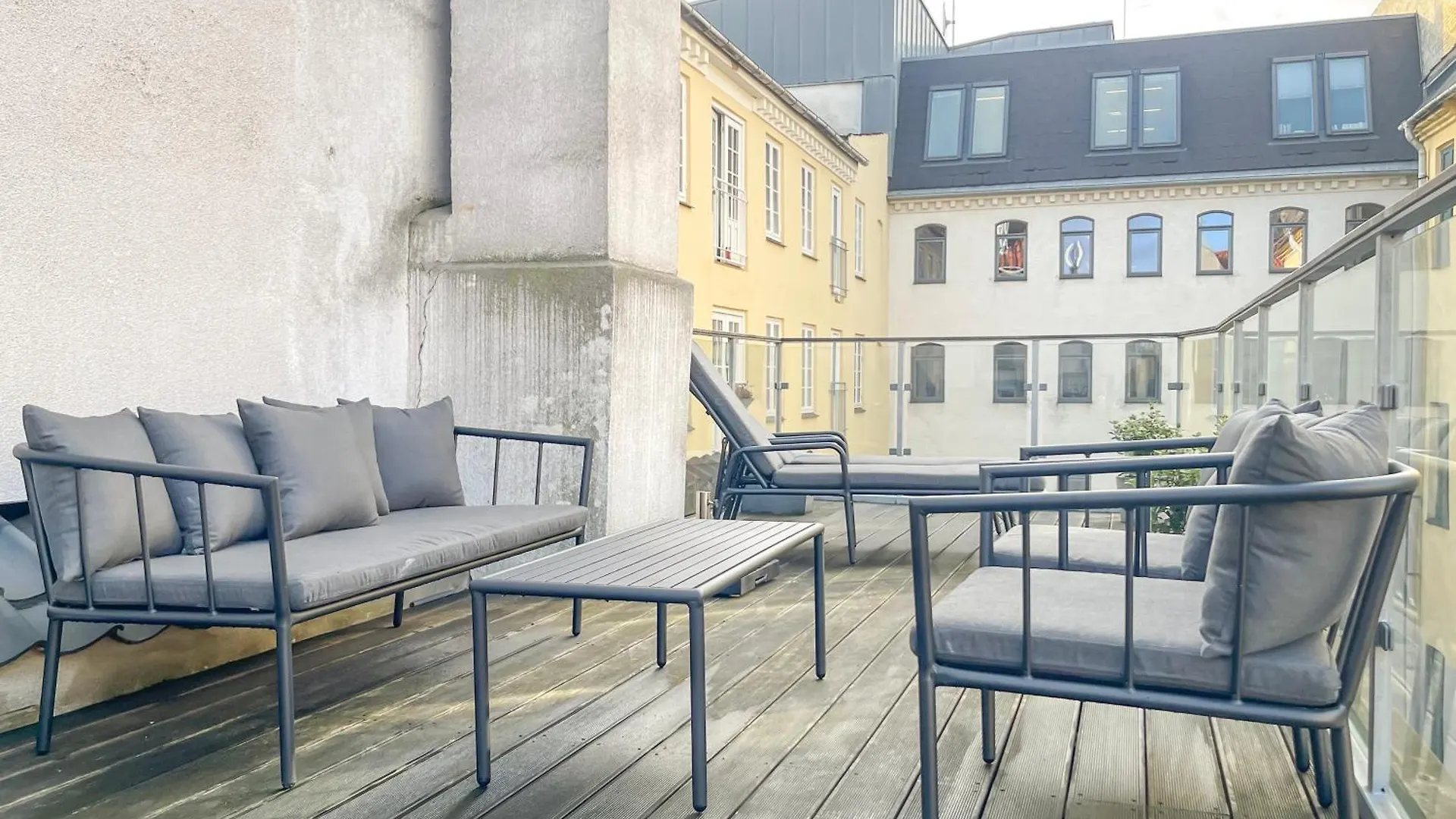 Big 4 Bedroom Apartment With Bathtub By Cph City Hall Square Copenhague