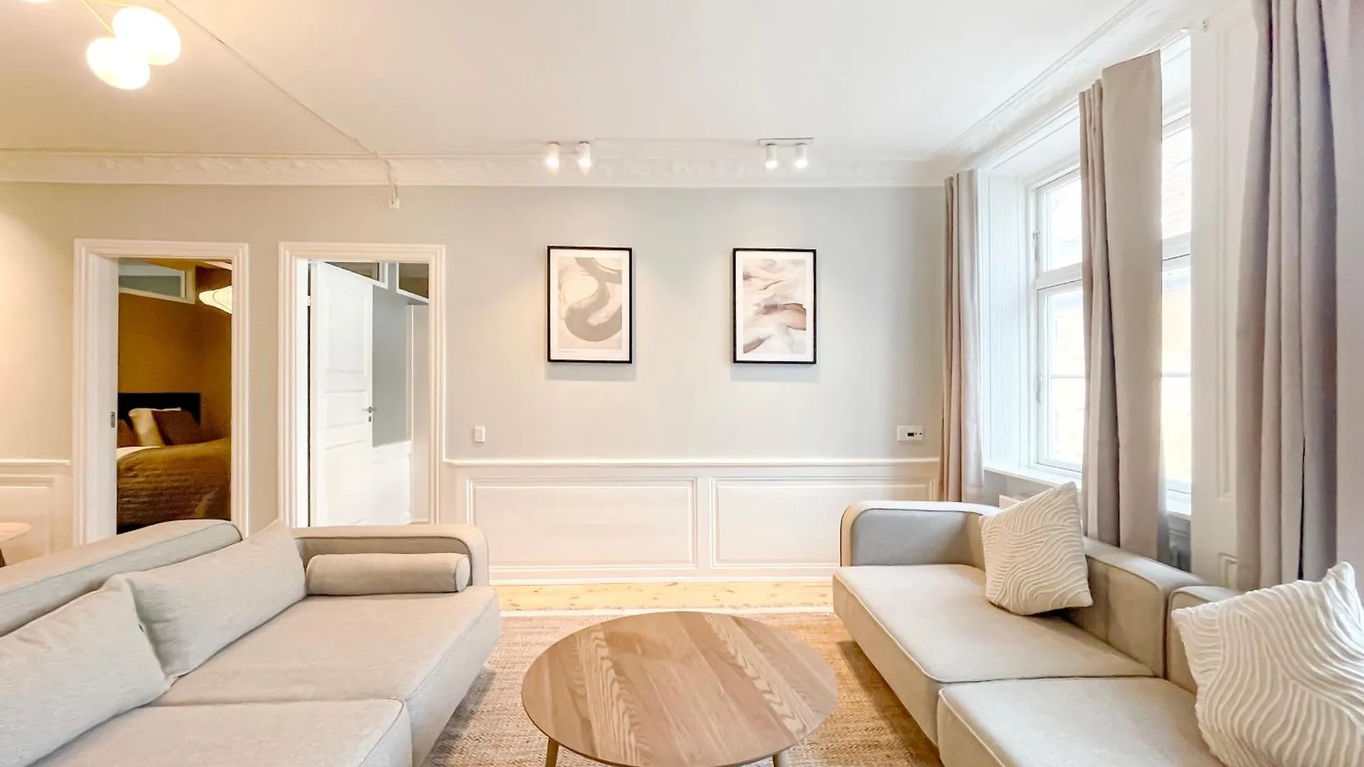 Big 4 Bedroom Apartment With Bathtub By Cph City Hall Square Copenhague