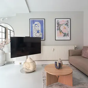 Stylish Ground Floor Perfect For Couples Apartment