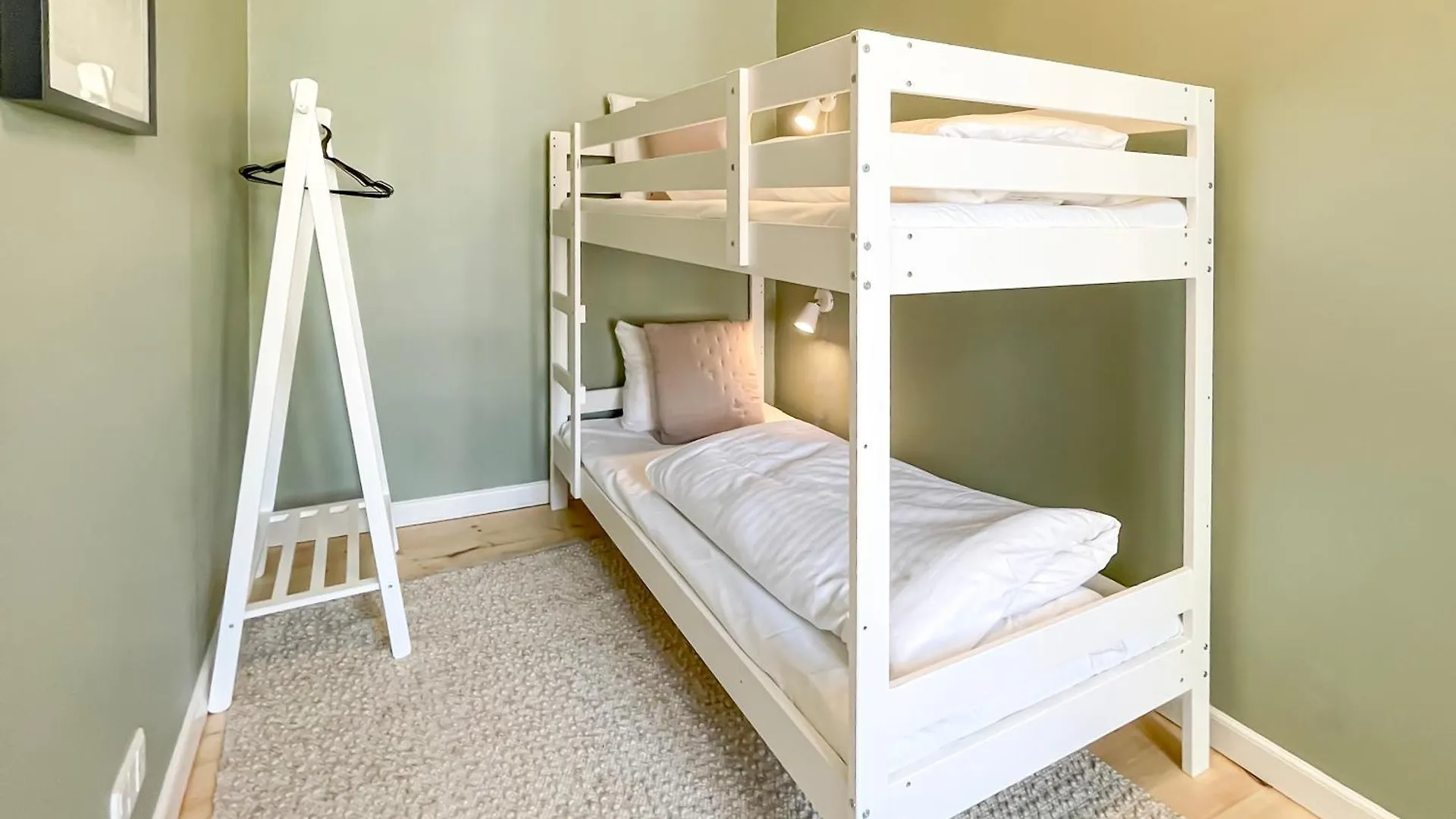 Big 4 Bedroom Apartment With Bathtub By Cph City Hall Square Copenaghen