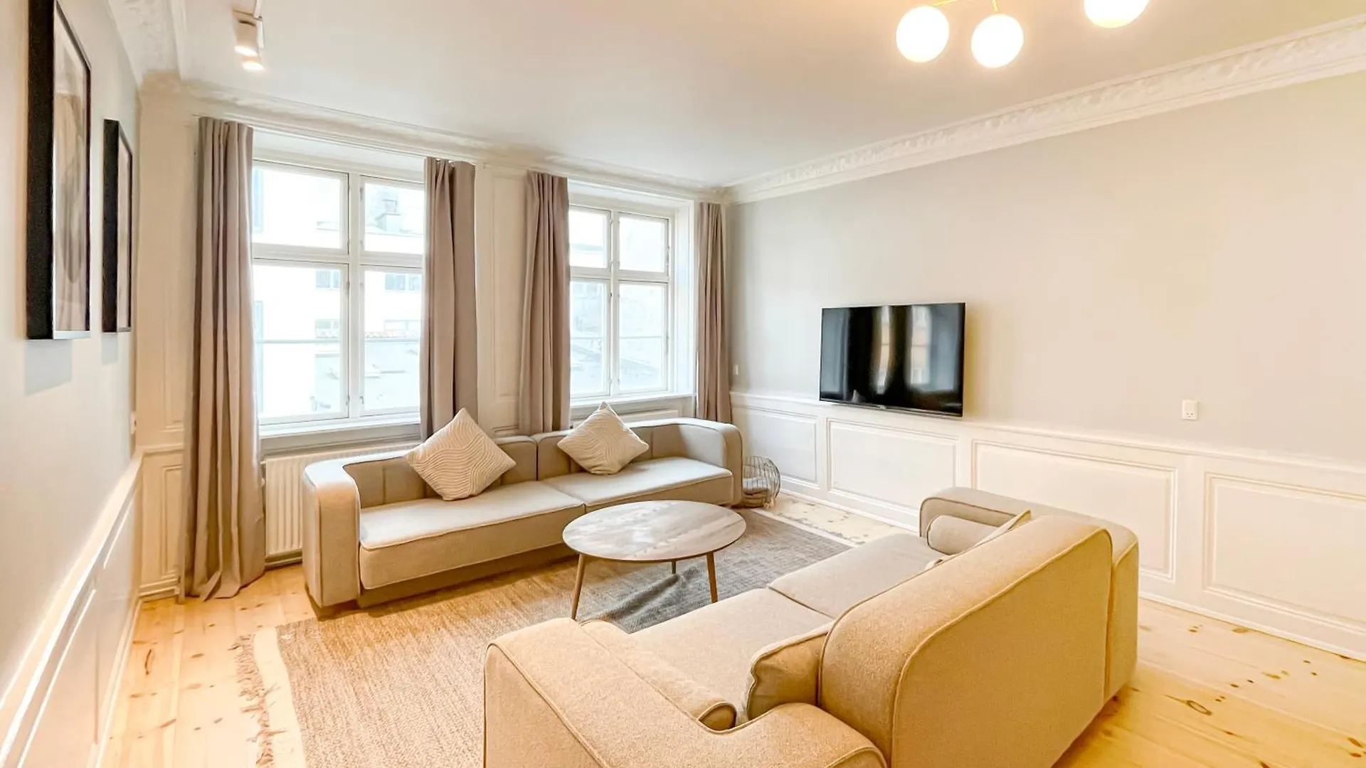 Big 4 Bedroom Apartment With Bathtub By Cph City Hall Square Copenaghen
