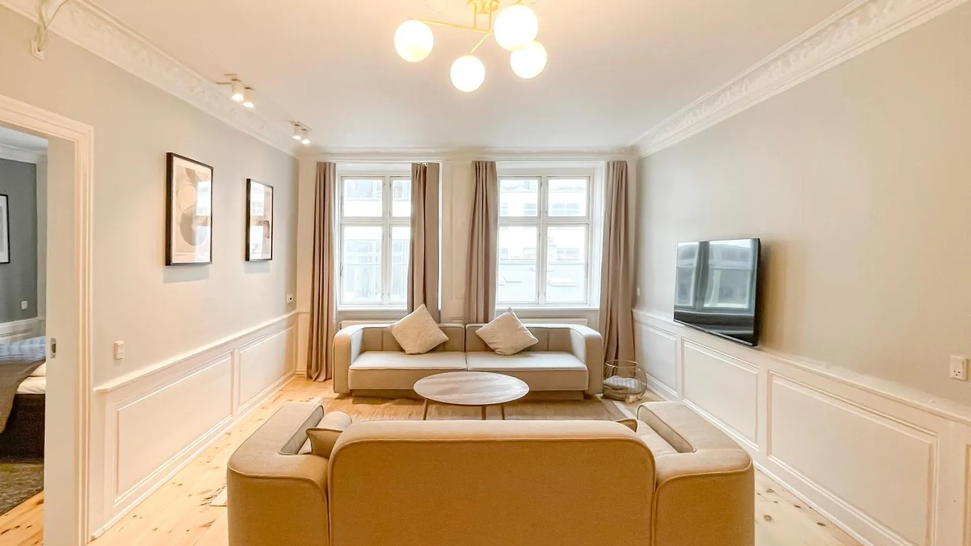 Big 4 Bedroom Apartment With Bathtub By Cph City Hall Square Copenaghen